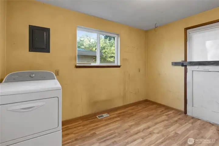Huge laundry room with washer and dryer. All it needs is a little bit of paint and you are ready to go!