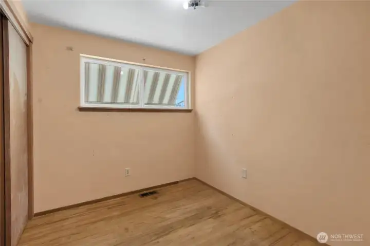 Third bedroom, hard to take a full picture of size