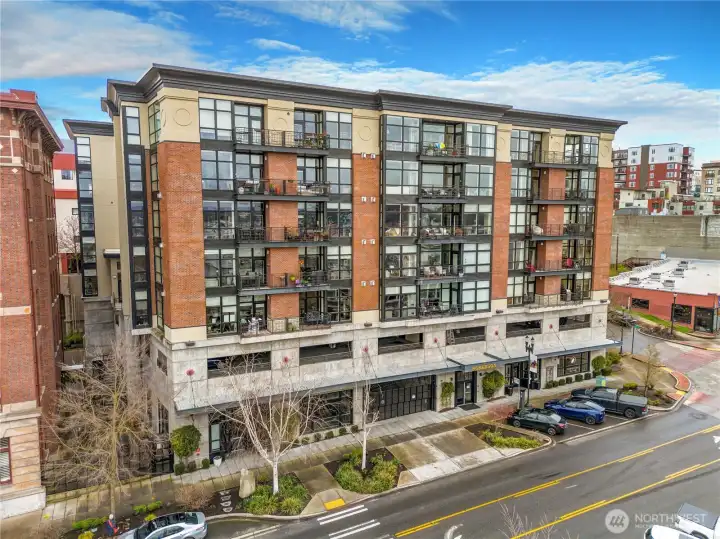 Elegant, Cultured, Sophisticated Urban Living!