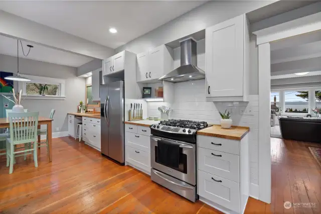 Gorgeous gas range with hood makes cooking with cast iron a breeze!  Don't forget to season your iron.