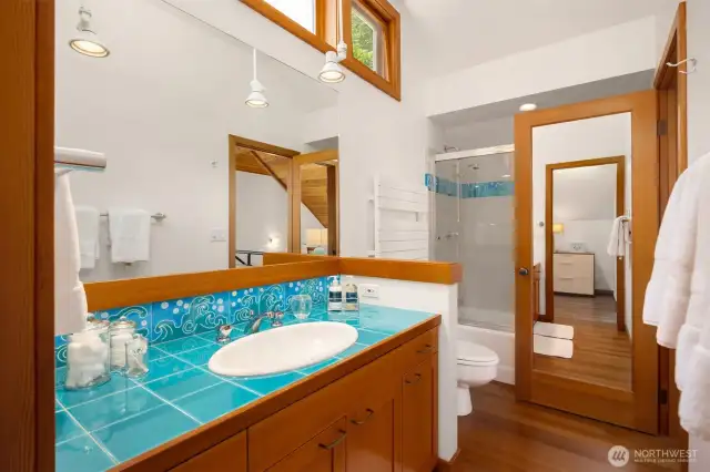 Upper level ensuite bath.