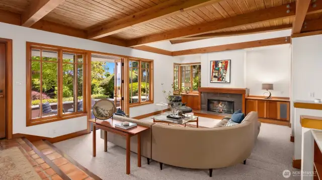 Superb craftsmanship throughout.