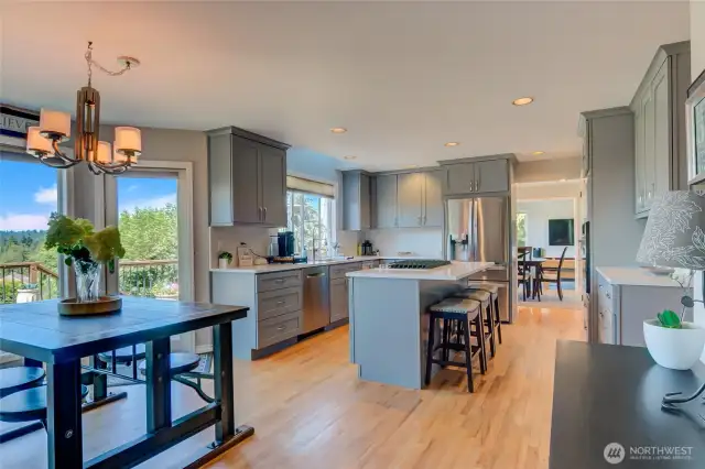 Views from every angle and informal dining area