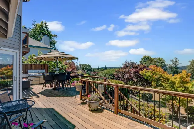 Relax, cook, dine or laugh with your guests