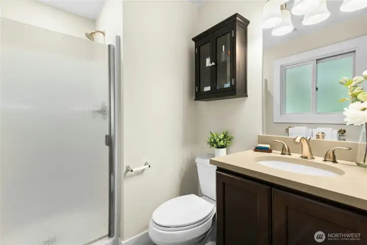 Three quarter primary bath