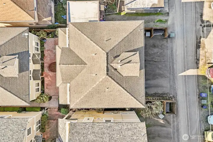 Aerial view showing the good condition of the roof