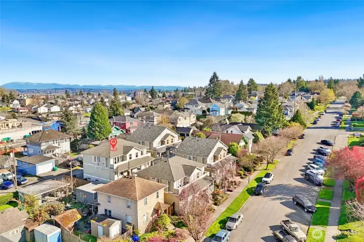 Aerial view highlighting surrounding homes and locationAerial view highlighting surrounding homes and location