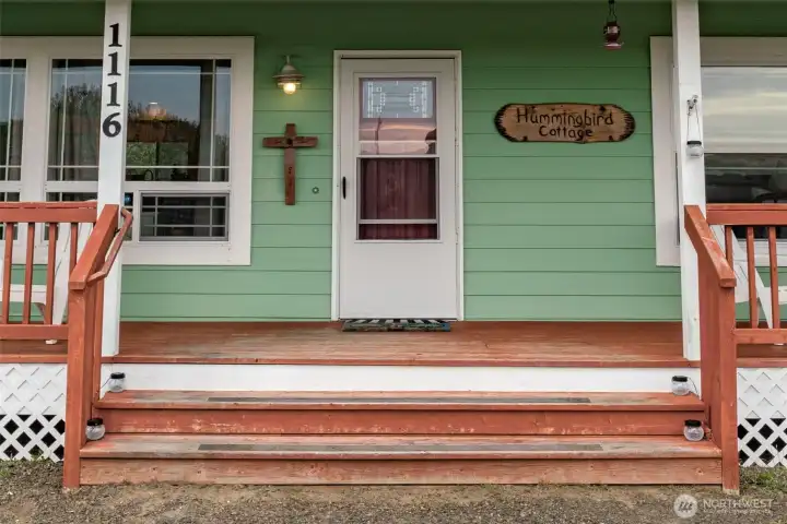 Entry to The Hummingbird Cottage