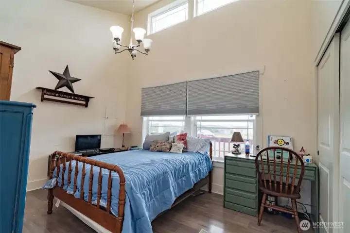 2nd bedroom