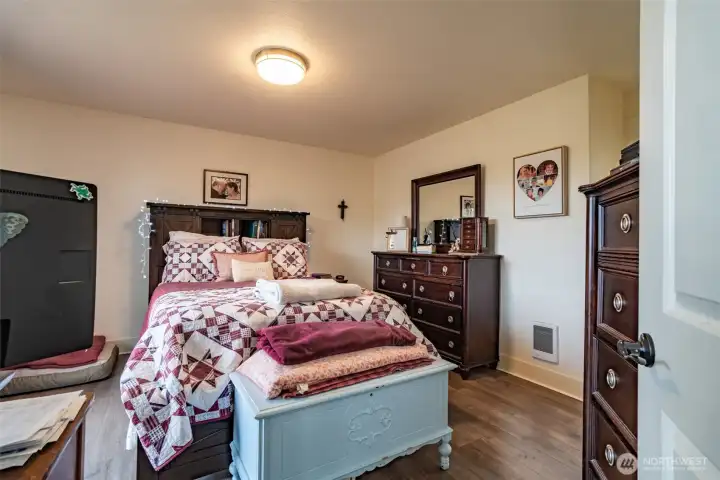 Another primary bedroom view