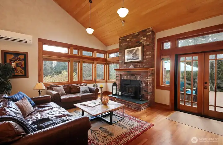 Great room with vaulted ceilings