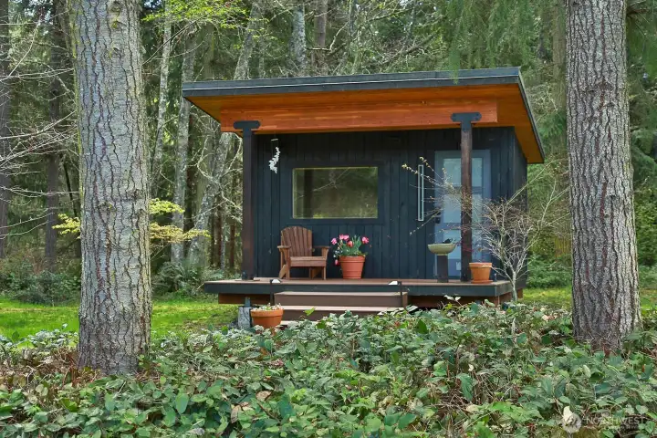 Outdoor sauna cabin
