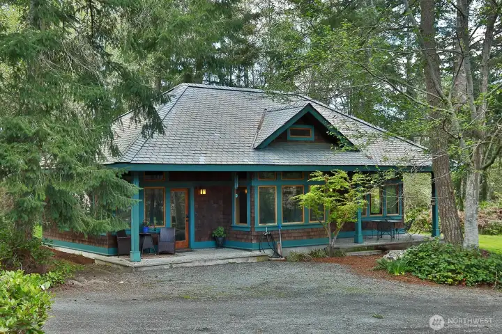 Self-sufficient ADU and most furnishings stay