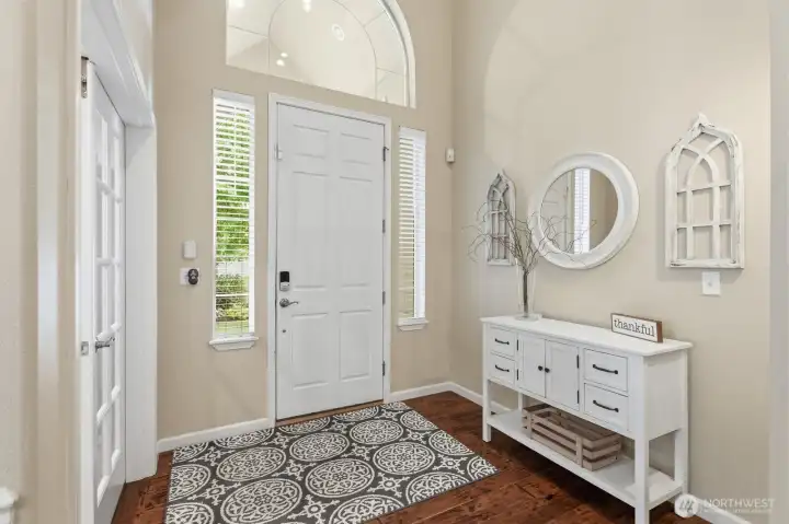 Vaulted ceilings in the entry