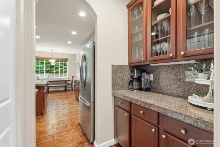 Another view of the butlers pantry