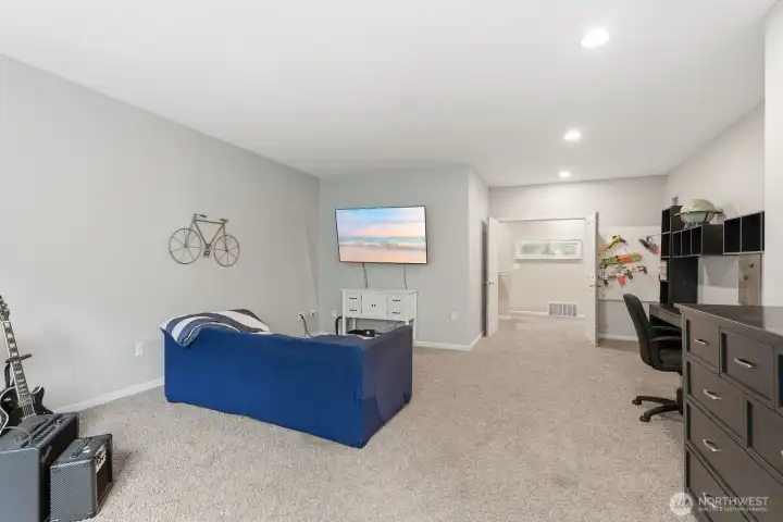 This flexible room can be used as a guest room, media room, playroom, or additional living space, giving you endless possibilities