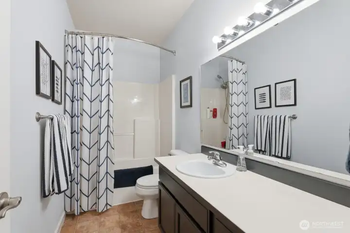 Upstairs full bathroom