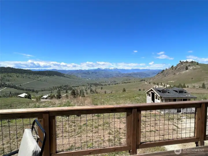 Gorgeous valley views from the deck. Gorgeous valley views from the deck.