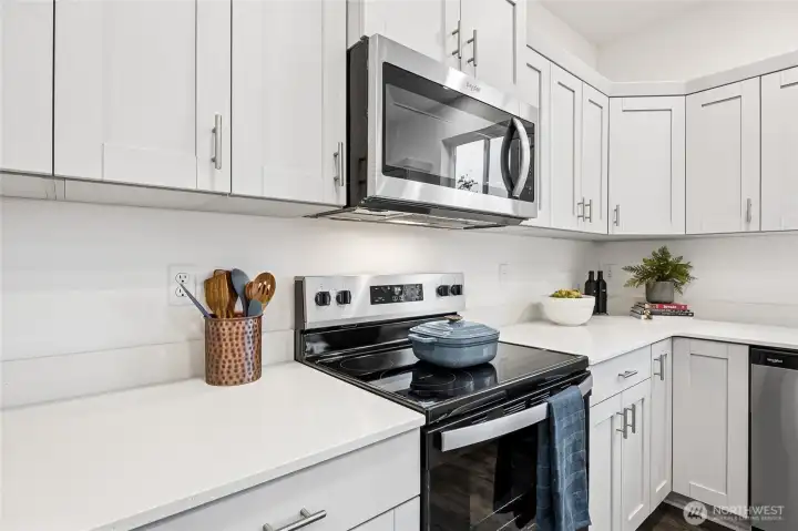New stainless-steel appliances included in the purchase. Actual home is under construction and colors, materials, and finishes may vary. See site agent for details. New stainless-steel appliances included in the purchase. Actual home is under construction and colors, materials, and finishes may vary. See site agent for details.