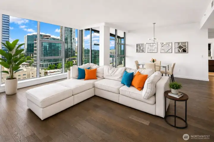Living room (virtually staged) Living room (virtually staged)