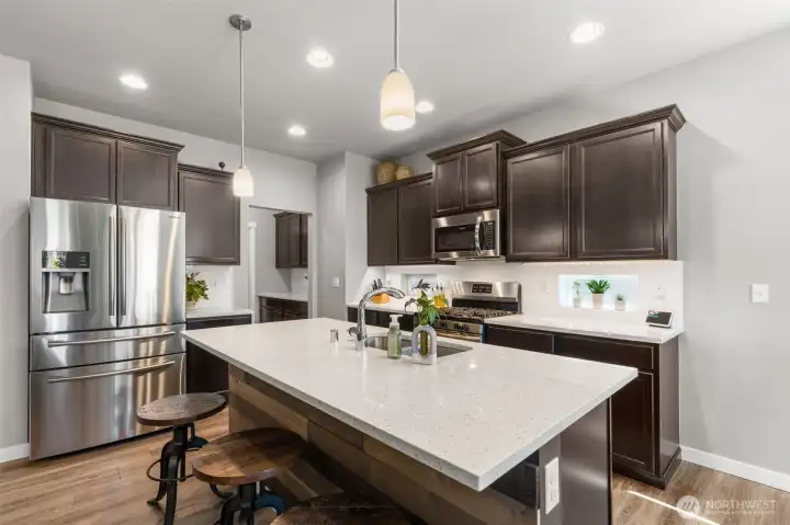 The Stainless Steel appliances complete the timeless and elegant kitchen style.