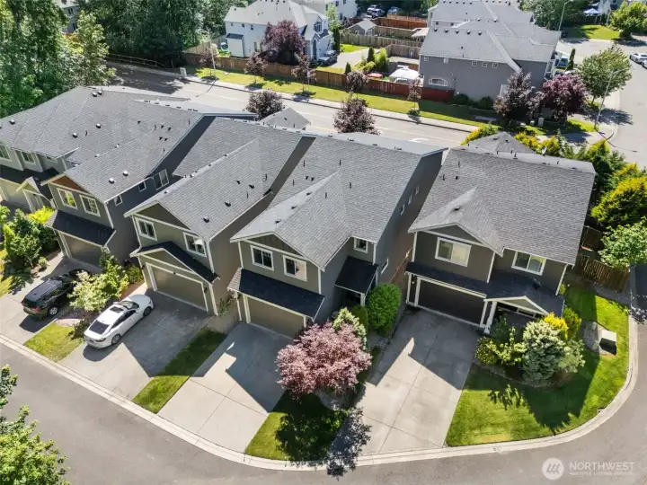 Enjoy the Private Drive, with easy access to Canyon, Meridian, 512, 167, and I-5. Plus the added bonus of bypassing meridian via 94th on those bad traffic days!