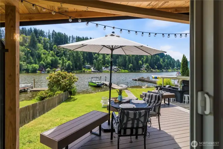 Amazing deck with lake views great for morning coffee, relaxing with a book or entertaining a crowd.