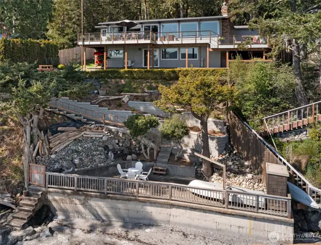 Easy steps to the bulkhead that comes equipped with a boat lift.