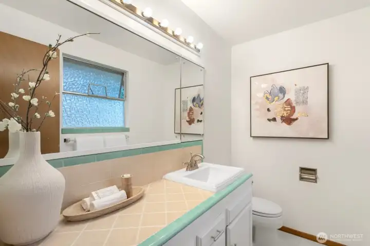 Primary 1/2 bath.
