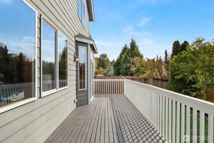 Freshly painted deck for you year round enjoyment!