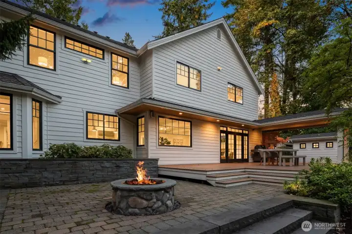 The home is located just minutes from downtown Bellevue & Lake Washington.