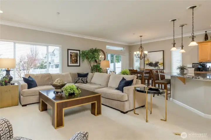 Relax in style - the spacious living area is flooded with natural light