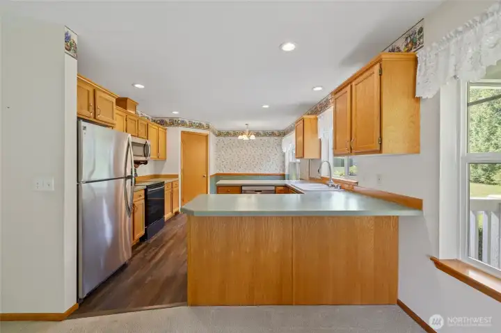 Bright, open Kitchen with loads of work space