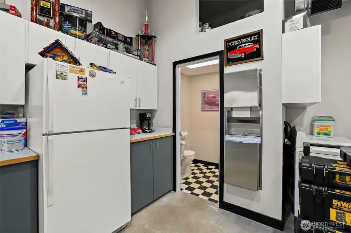 Detached garage/shop is fully plumbed with 1/2 bath, and washer/dryer