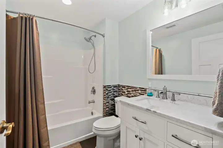 Marble Countertops; Mozaic Tile.