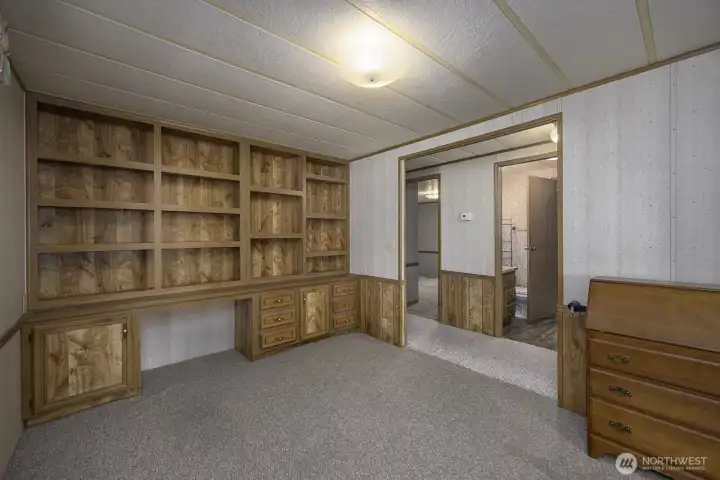 Another view of the office area.