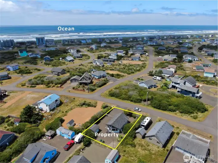 A short walk over to the beach. Located in the cute North Jetty neighborhood area. North Jetty access is just down the street as well!