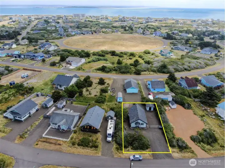 Or maybe the bay side is more your style? Either way, this home is in the ideal location!