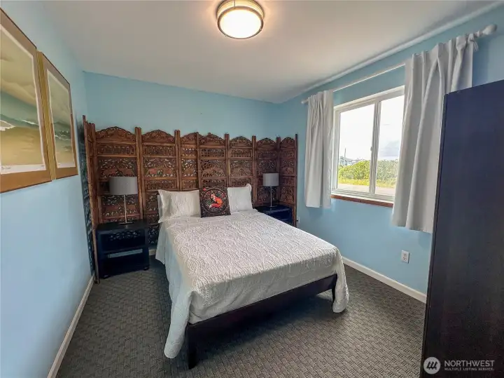 Very sweet second bedroom. Again - all furnishings are included!!