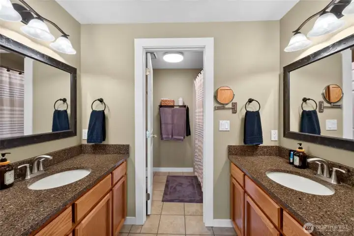 Primary Ensuite, Full Bath Primary Ensuite, Full Bath