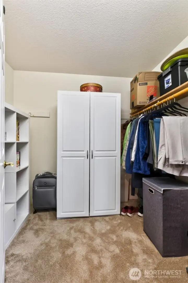 BR 2 Walk-in closet BR 2 Walk-in closet