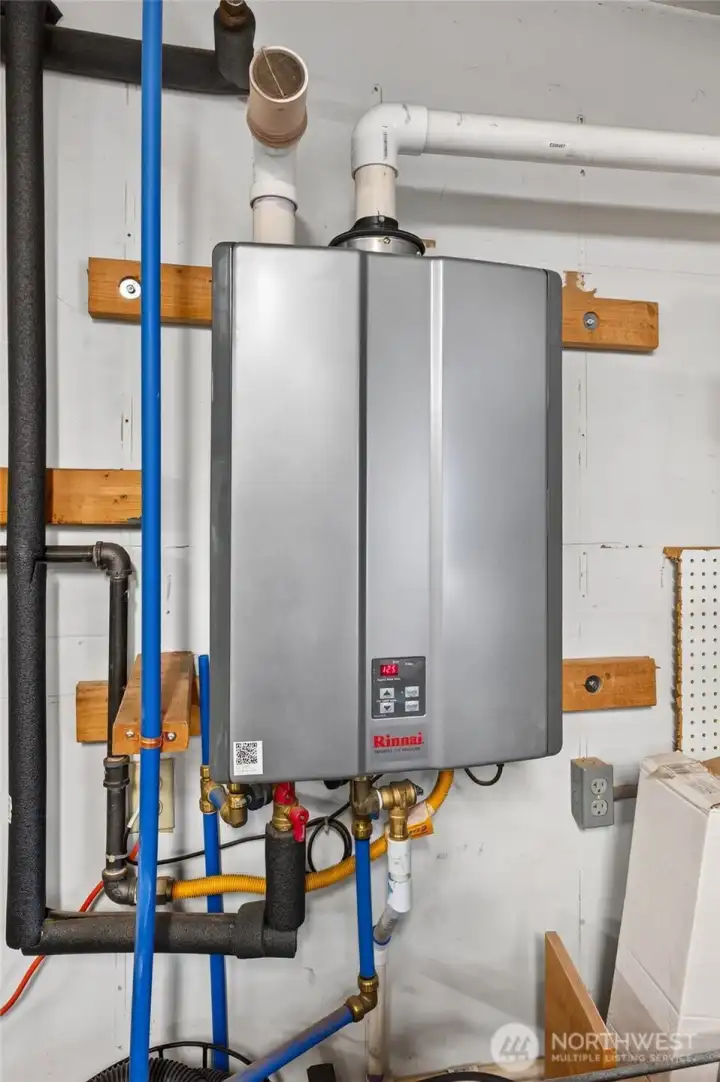 Tank-less Gas Hot Water Heater Tank-less Gas Hot Water Heater