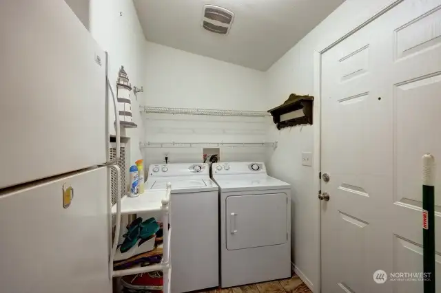 Laundry room with add'l (2nd) refrigerator for beverages!!!