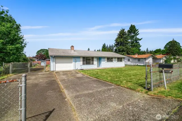 Fully fenced large lot
