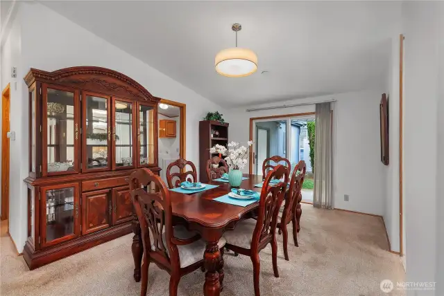 Large dining area that can handle seating for 8 or more!