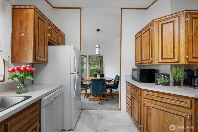 Nice flow to breakfast eating area.