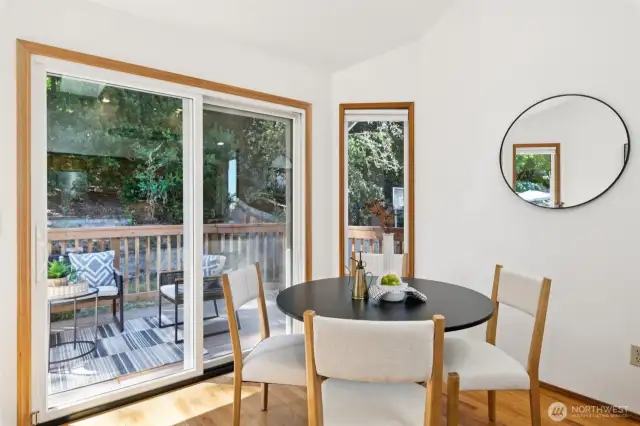 Charming Eating Space in the Kitchen
