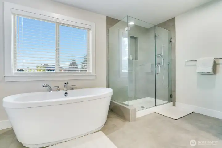 Luxurious 5-piece bathroom
