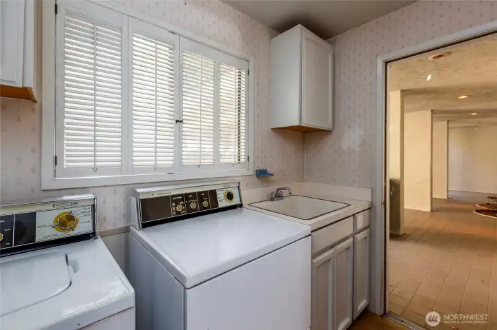 main level laundry area