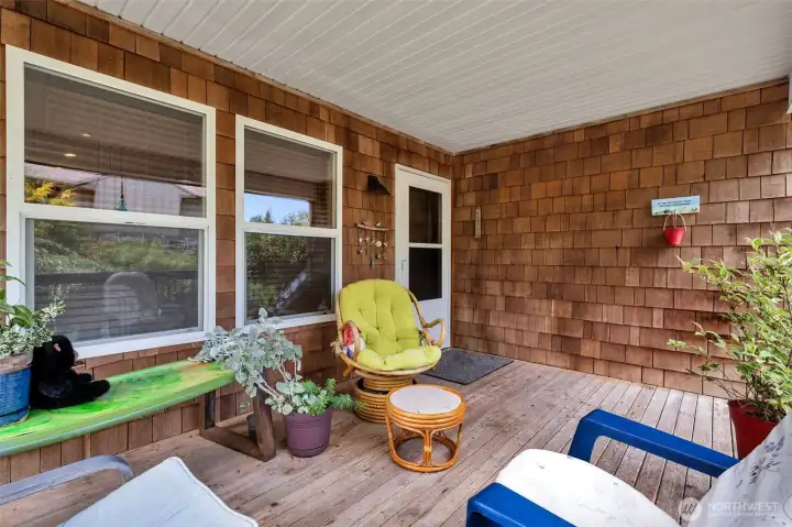 Spacious covered back deck